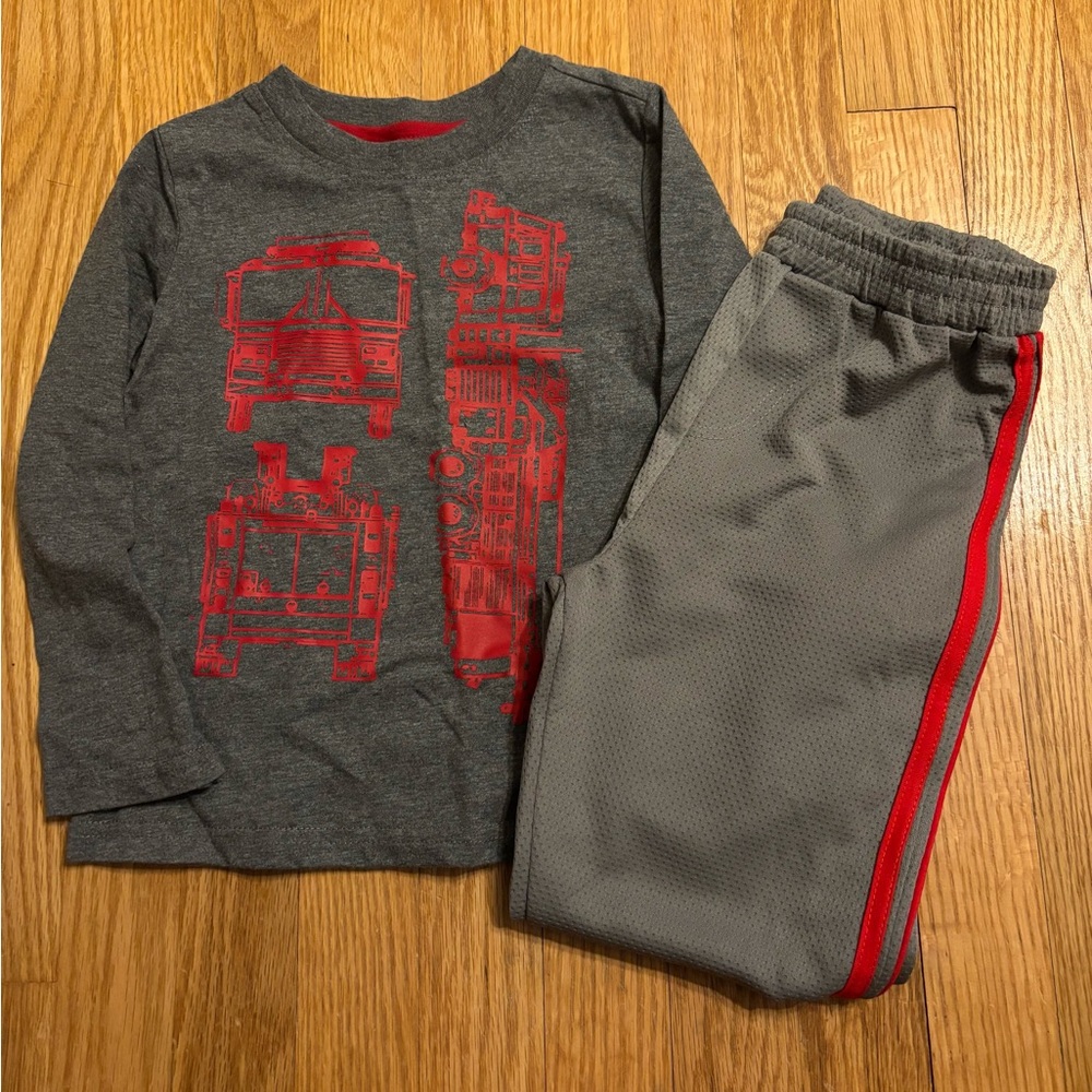 NWT Little Boys Fire Truck Graphic 2-Piece Outfit - Size 4T